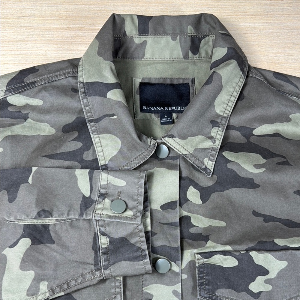 Banana Republic‎ Green Camouflage Jacket women’s Large